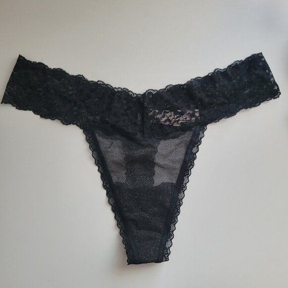 Victoria's Secret Lace Cheeky & Hipster Panties & Thong Lot of 3 Red & Black NWT - Picture 7 of 8
